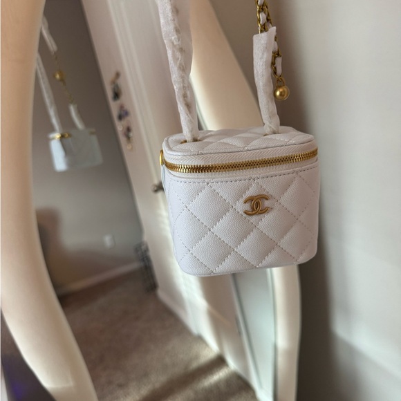 White Vanity Purse - Picture 3 of 3